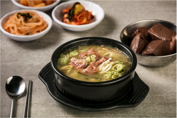 유치회관 선지해장국 — 수원 인계동해장국 맛집 대표 메뉴